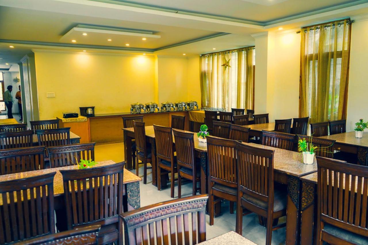 Hotel Akash Regency Маналі Екстер'єр фото