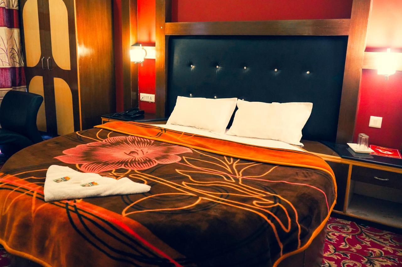 Hotel Akash Regency Маналі Екстер'єр фото