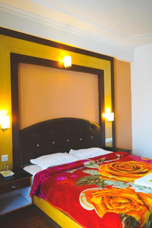 Hotel Akash Regency Маналі Екстер'єр фото