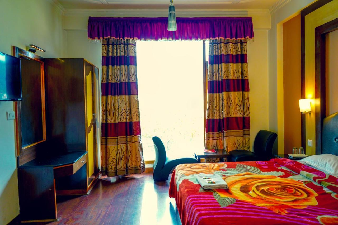 Hotel Akash Regency Маналі Екстер'єр фото